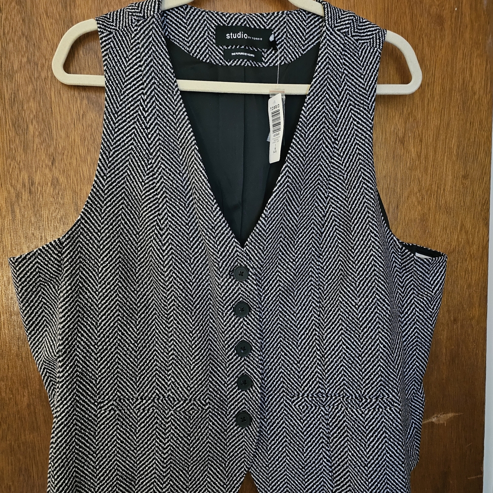 Torrid Black and White Herringbone Vest